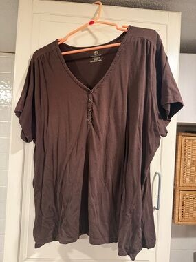Covington Brown Short Sleeve V-Neck Button Tee size 20-22W 4:3
